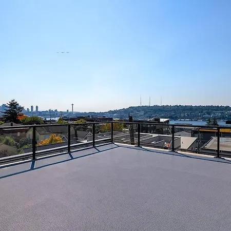 A-Seattle Urban Village- Orcas- Roof Top View Deck